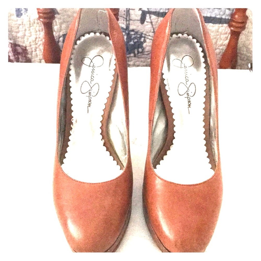 Jessica Simpson pumps